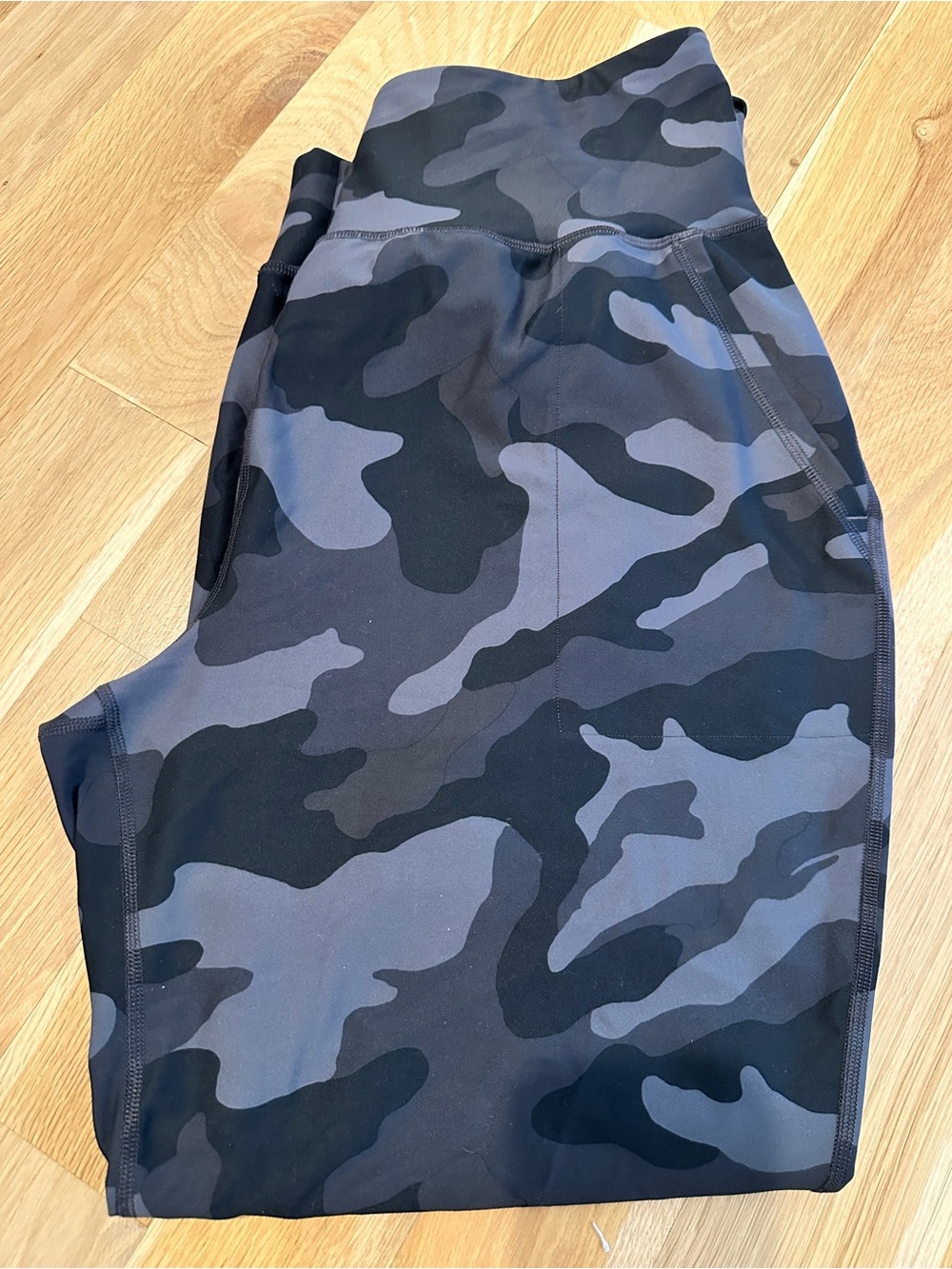 Old Navy Women’s Camo High-Waist Track Joggers - Black & Gray